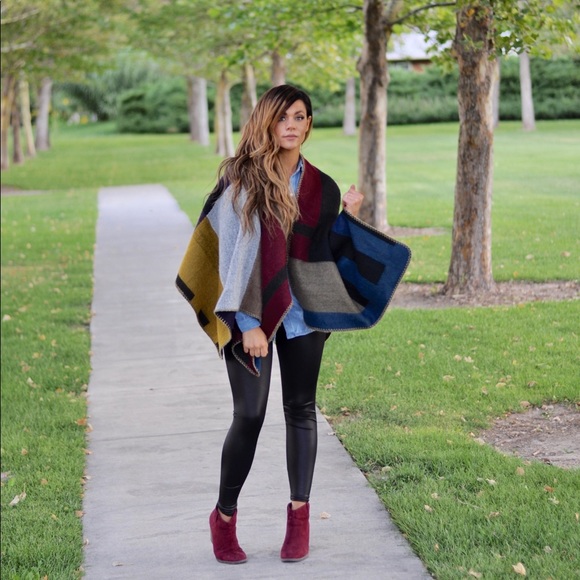 Asymmetrical Blanket Scarf - Picture 3 of 3